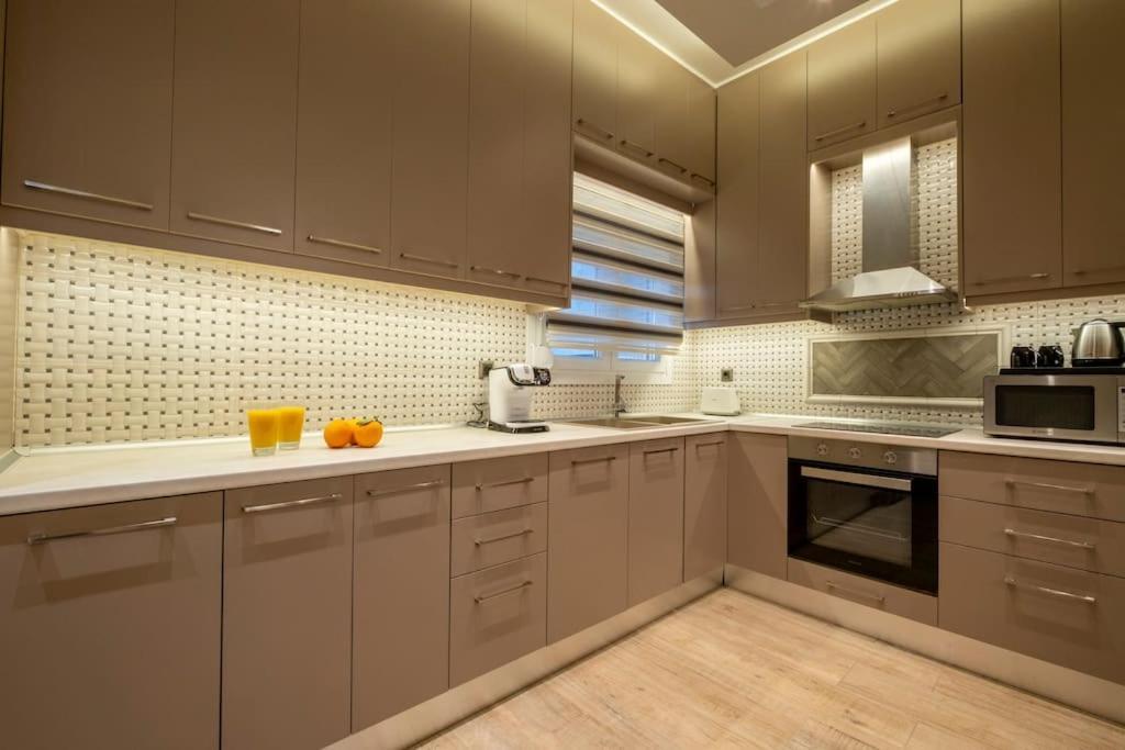 Maison De Luxx A10, Cozy Apartment With Garden In 라리사 외부 사진